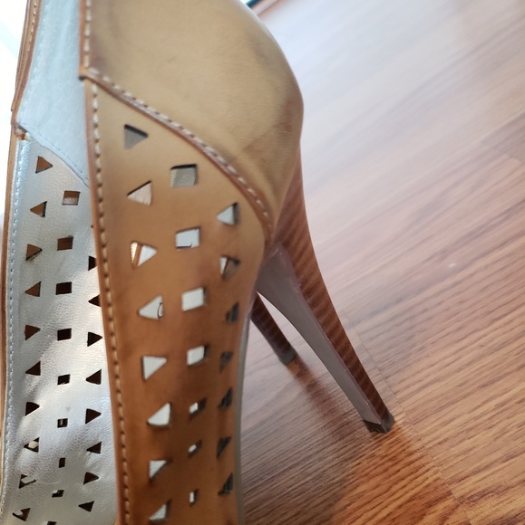 Guess tan cutout open toe pump bow platform heel - Picture 7 of 7